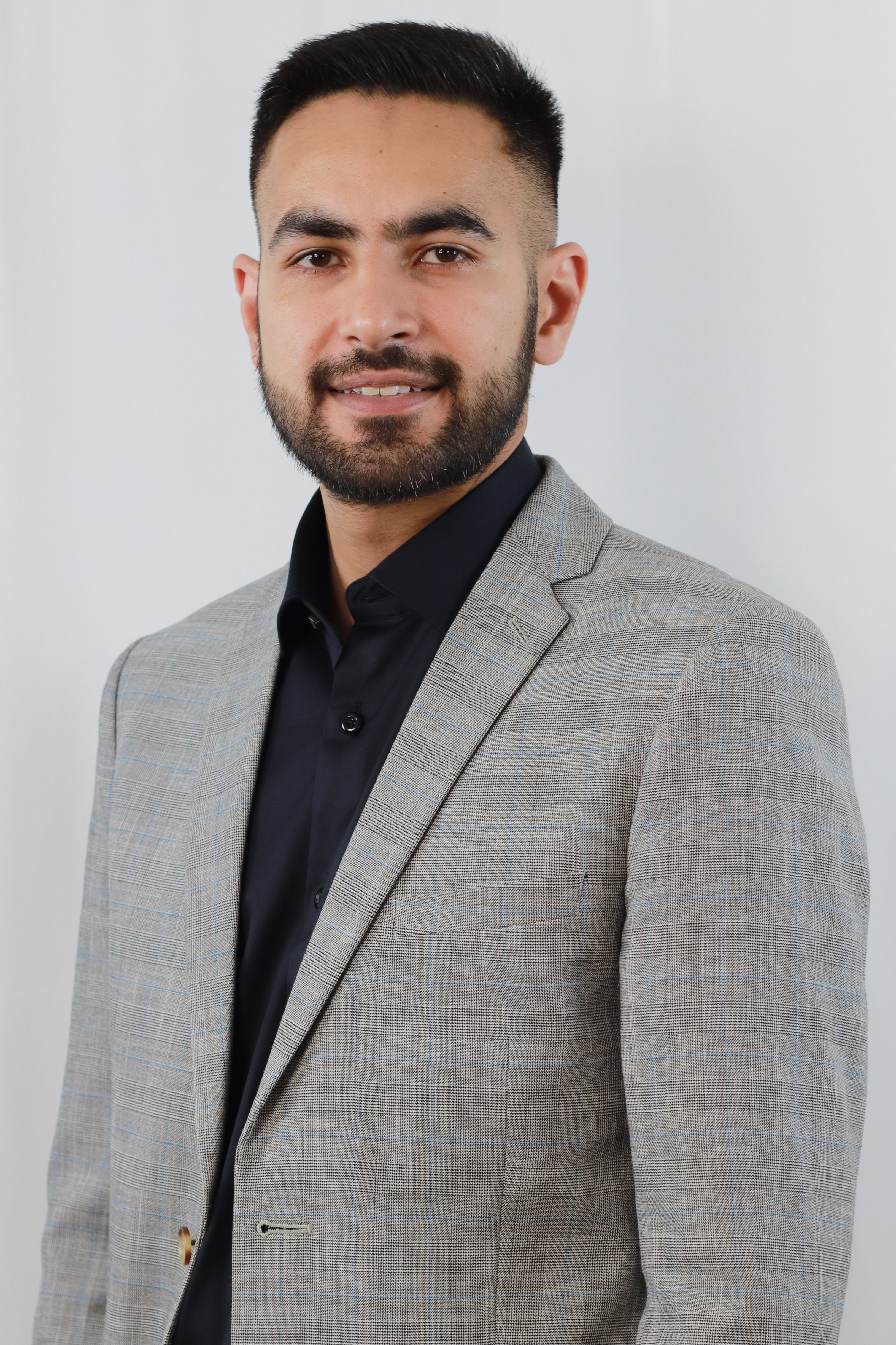 Tanveer Saund Professional Photo